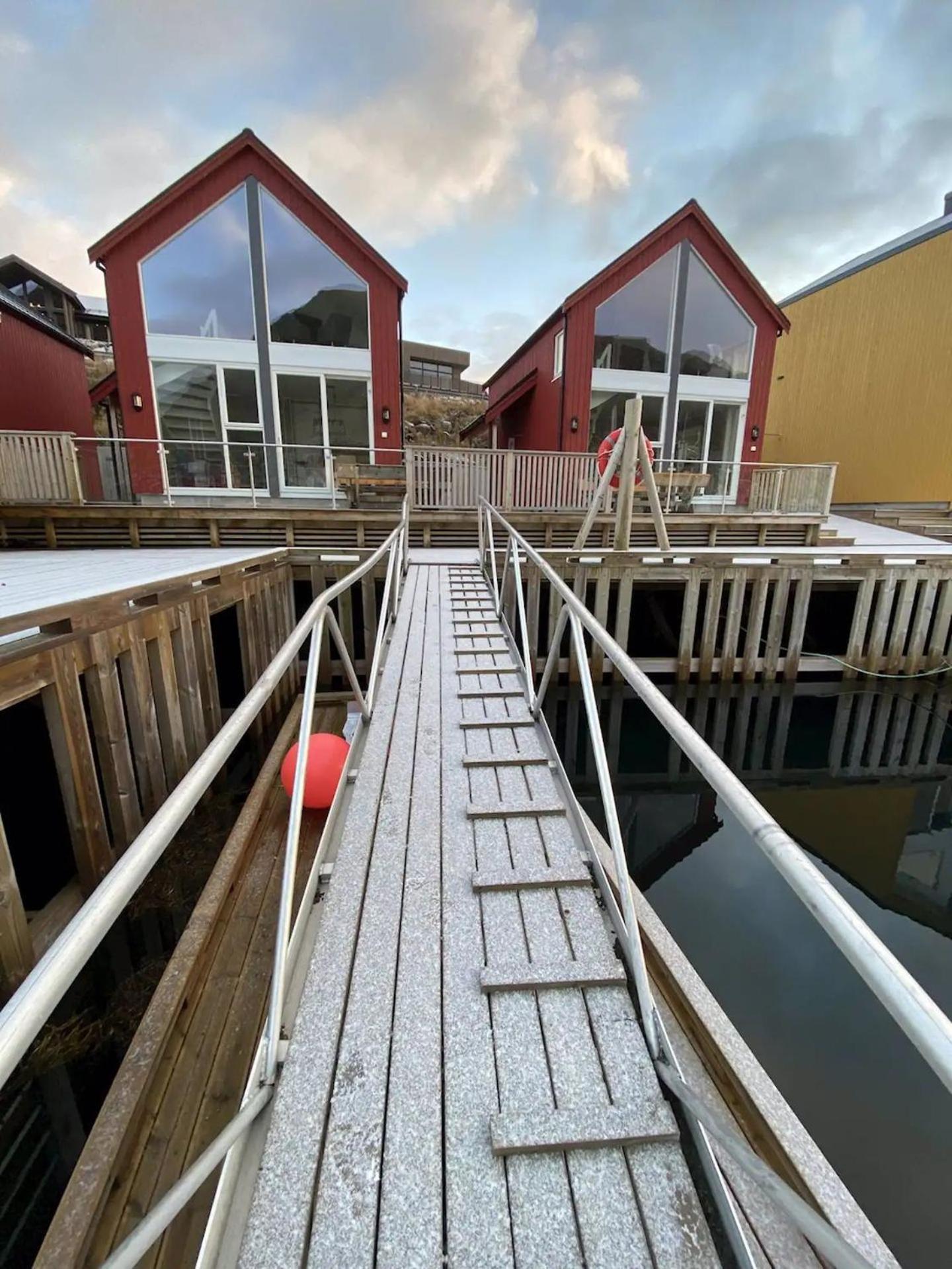 Spektakulaer Rorbu I Autentiske Omgivelser Ballstad Exterior photo